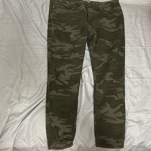 Levi army print pants